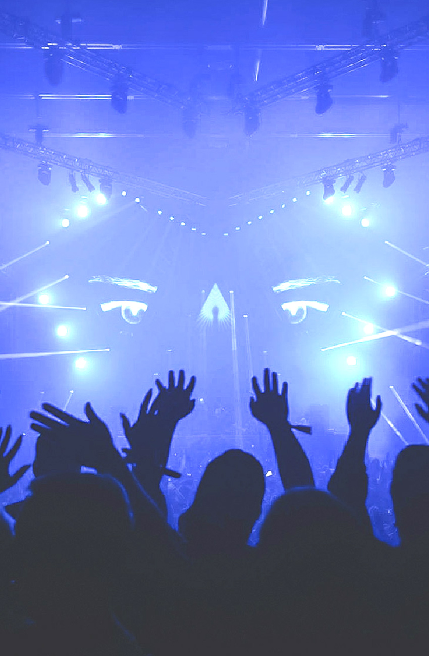 src="festival-show-shift-festival.jpg" alt="Die Polygon VJ-Crew bespielte das größte Hardstyle Festival Süddeutschland mit einer Festival-Show"