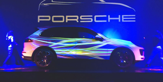 src="auto-mapping-porsche.jpg" alt="Produktion von einem Auto-Mapping für Porsche"