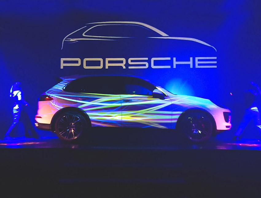 src="auto-mapping-porsche.jpg" alt="Produktion von einem Auto-Mapping für Porsche"